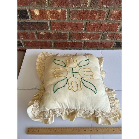 Vintage Ruffle Crochet pillow yellow green 16x16" - Picture 3 of 4